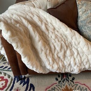 Madison Park White Faux Fur Throw Blanket 50x80